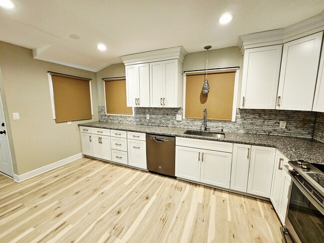 Building Photo - 65 Steele Cir