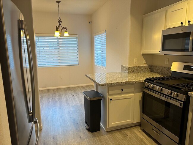 Building Photo - Condo on 2nd floor - Move-in Ready - 3 bed...