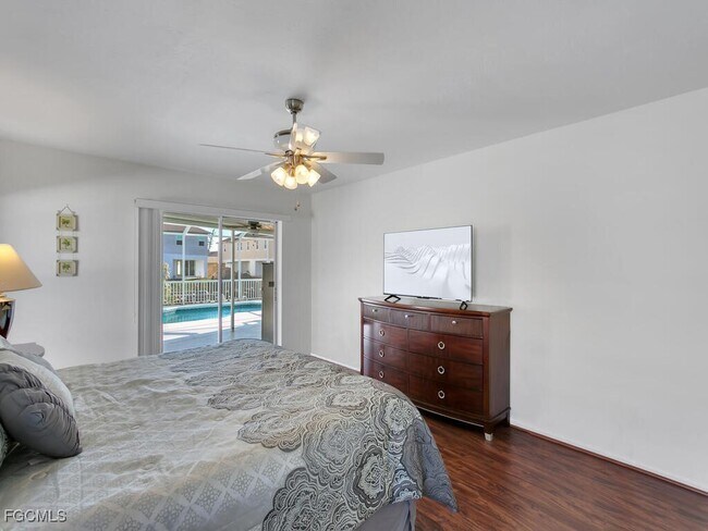 Building Photo - 908 SE 35th Terrace