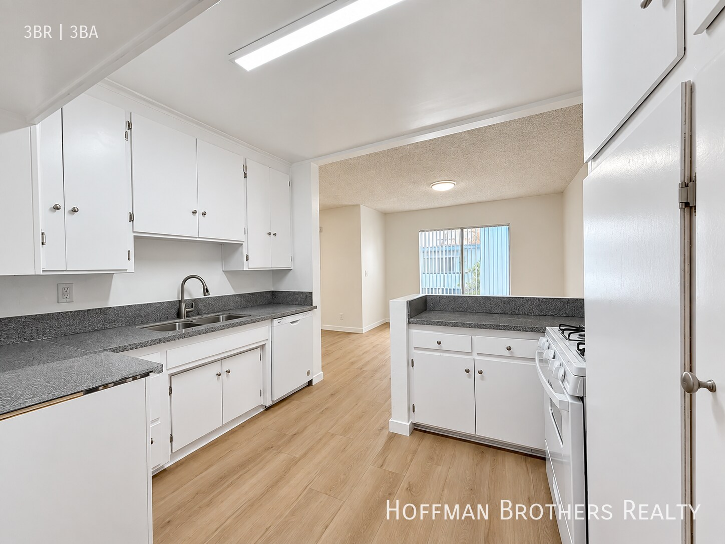 Building Photo - 6035 Whitsett Ave