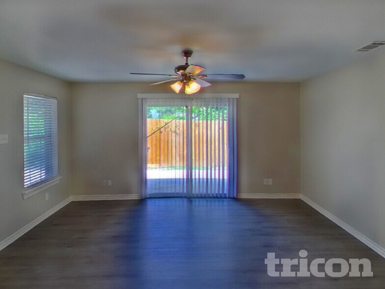 Building Photo - 185 Trout St