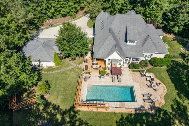 Building Photo - 246 Valley Meadow Dr