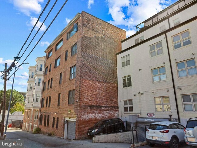 Building Photo - 1417 Chapin St NW