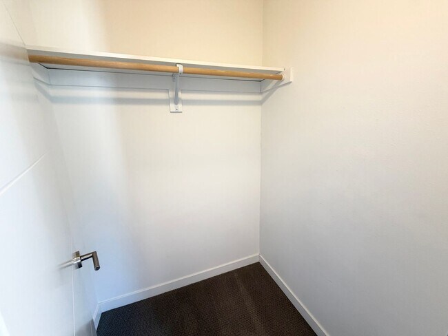 Building Photo - Modern Contemporary Townhome just one block from the Light Rail!