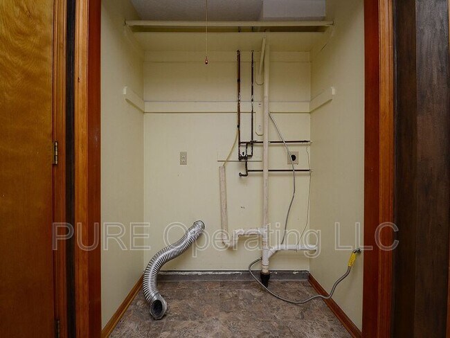 Building Photo - 1217 Pierce St