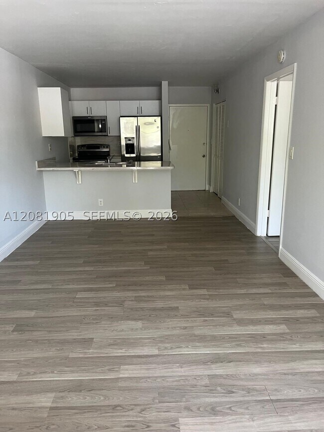 Building Photo - 2701 Riverside Dr
