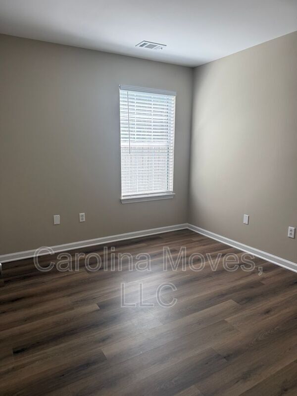 Building Photo - 210 Morell Dr