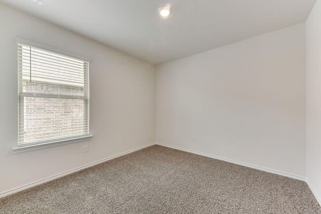 Building Photo - 2905 Jasmine Dr