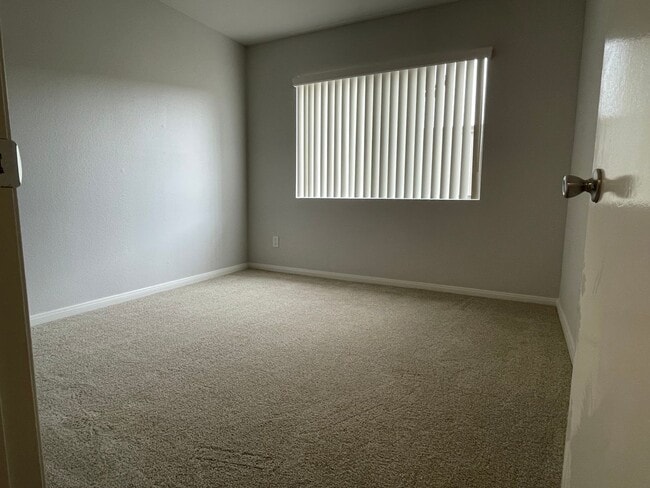 Building Photo - Stunning Two-Story Home in Quail Ridge.