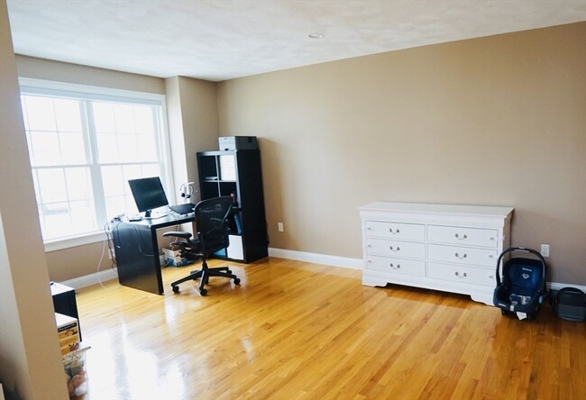 Building Photo - 94 3rd St