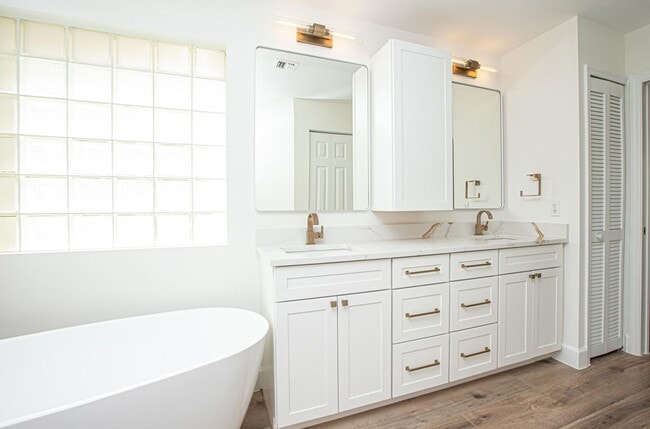 Building Photo - 10881 La Salinas Cir