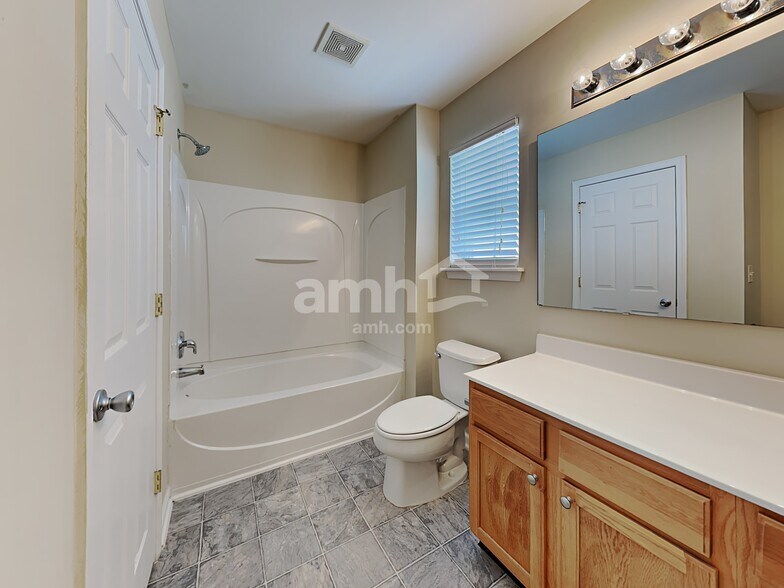 Building Photo - 6352 Hedgewood Ln