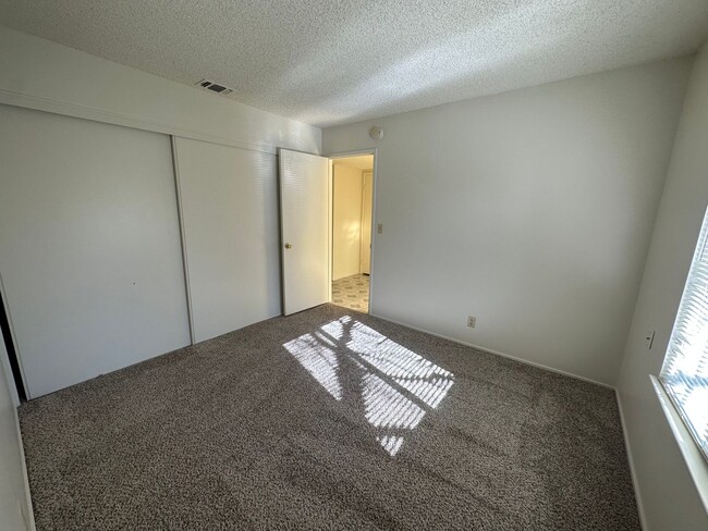 Building Photo - Updated Townhome with River Access and Bea...