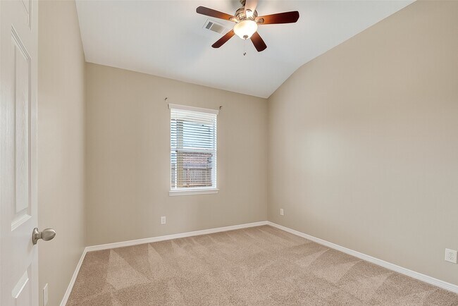 Building Photo - 3226 W Trail Dr