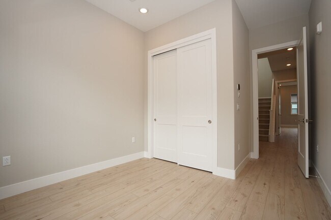 Building Photo - New Construction End Unit Luxury Townhome in Central Sunnyvale Location!