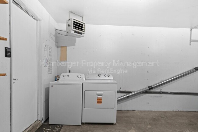 Building Photo - 3816 S Bowdish Rd