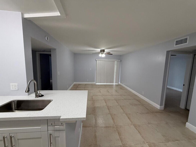 Building Photo - 5760 Rock Island Rd