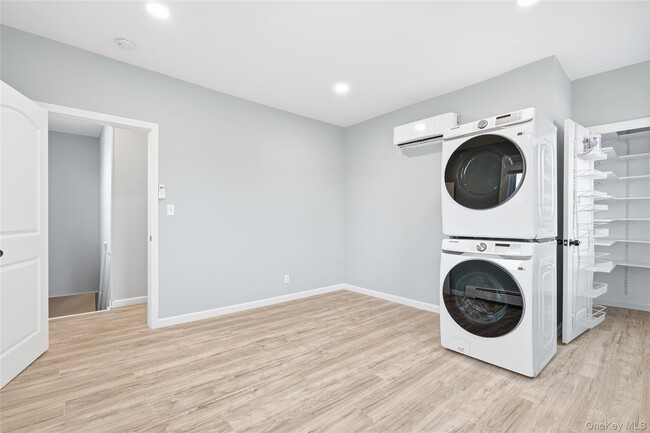 Building Photo - 78 Maple Ave