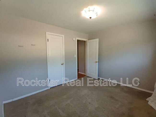 Building Photo - 6011 N Forest Blvd