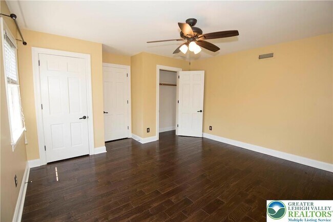 Building Photo - 1528 Wethersfield Dr