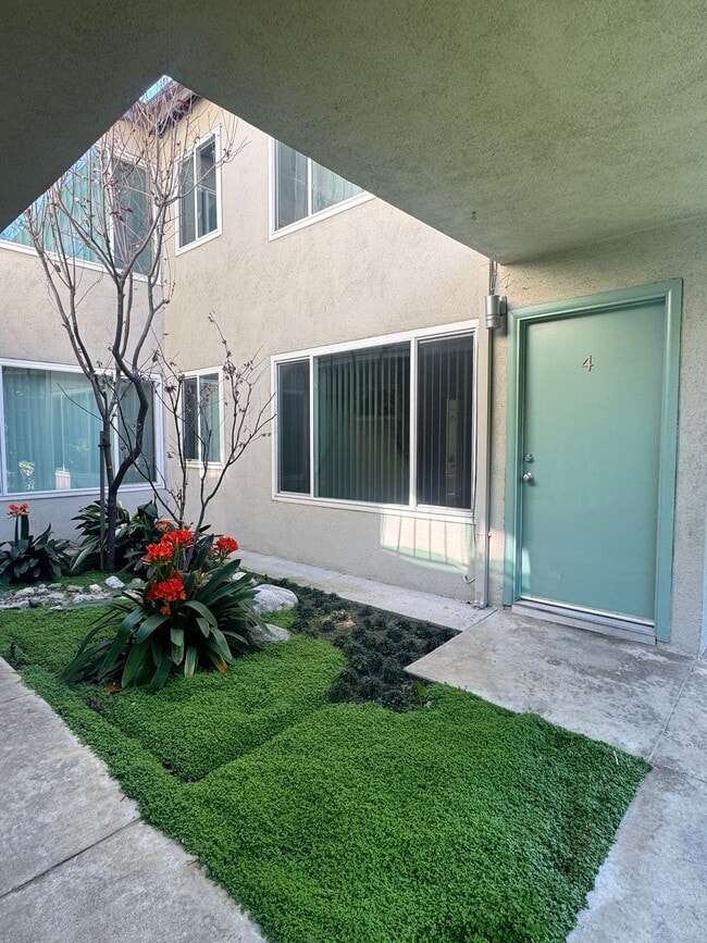 Building Photo - 4327 Inglewood Blvd