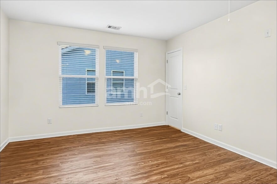 Building Photo - 319 Crabapple Cir