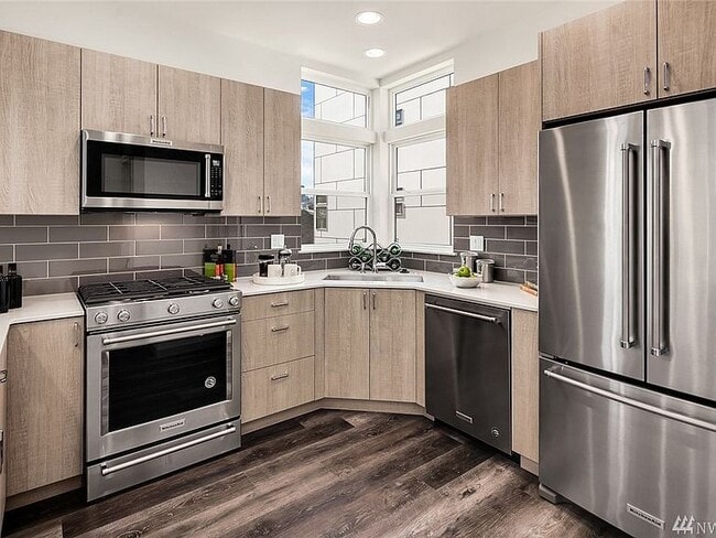 Building Photo - 1631 S King St