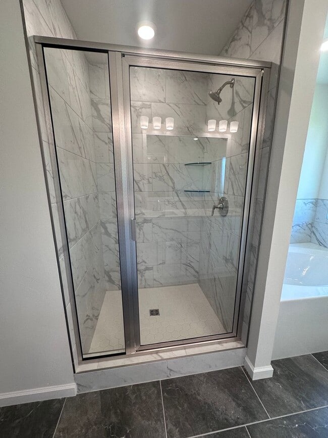 Building Photo - Beautiful New Home - First Month Free!