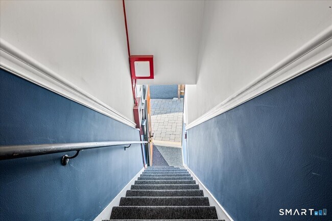 Building Photo - 3 Pearl St