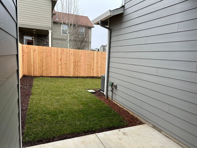 Building Photo - 418 /201 Duplex