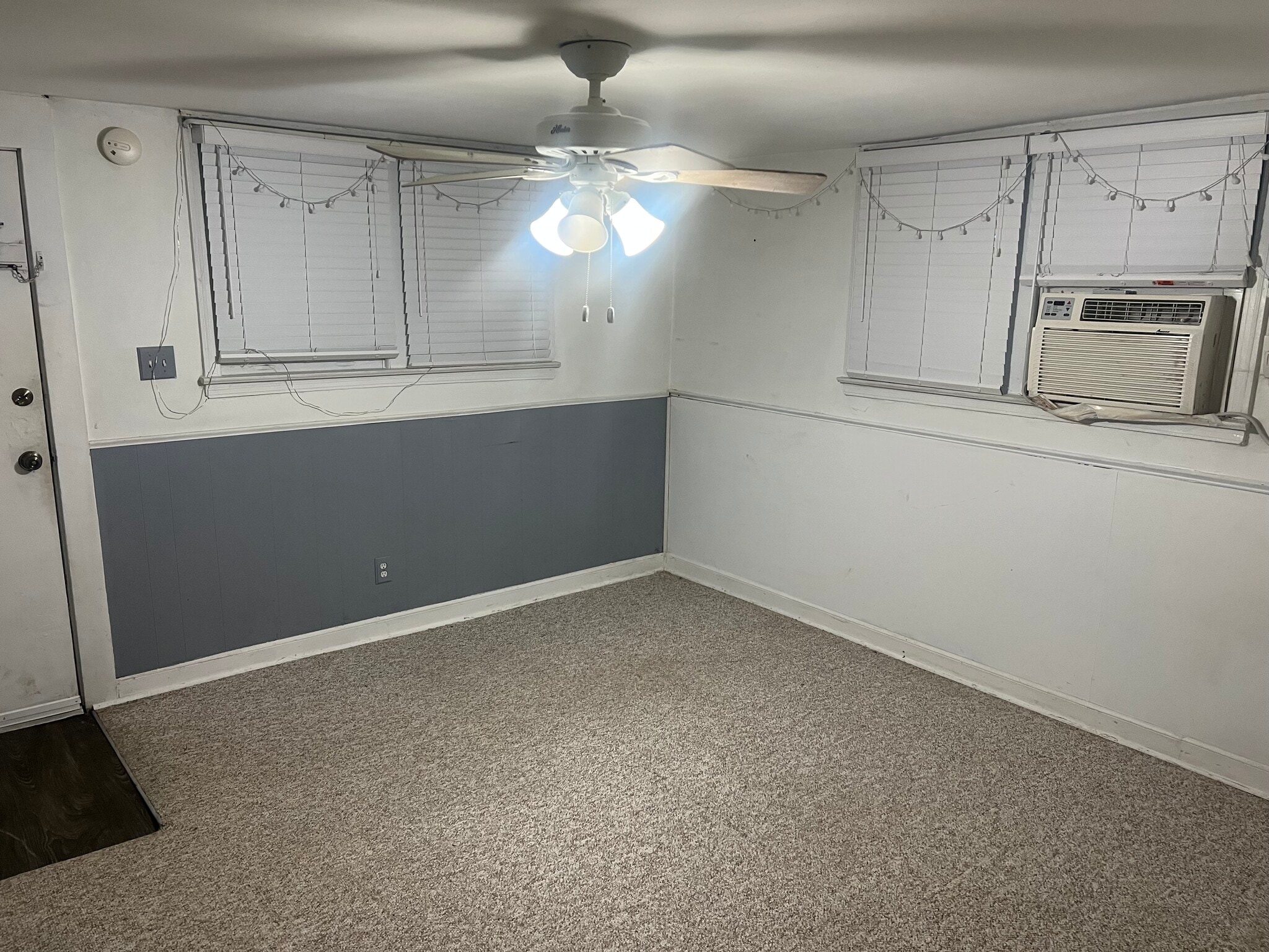 Living area - 1377 Scott Blvd