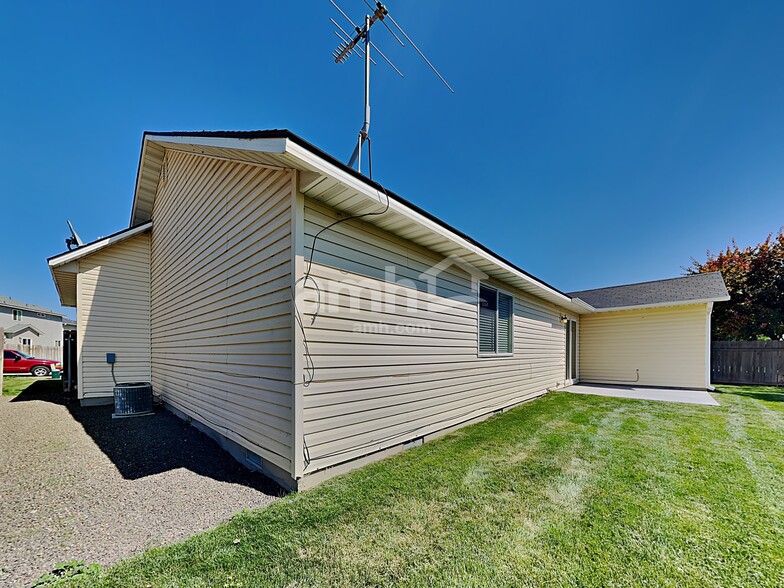 Building Photo - 5002 Barkley Way