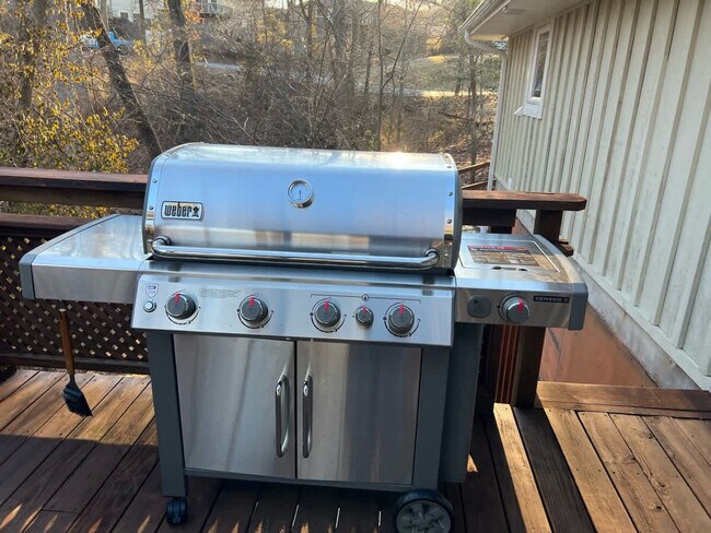 Building Photo - 1906 Almand Dr