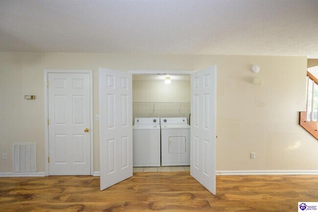 Building Photo - 123 Poplar Cir