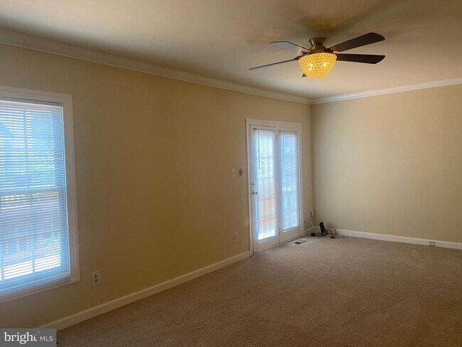 Building Photo - 5713 Wood Creek Ln