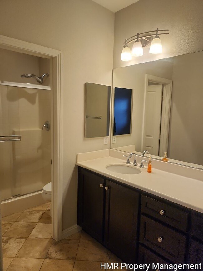 Building Photo - Modern 2-Bedroom Condo Near Victoria Gardens