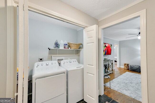 Building Photo - 192 Woods Dr NE