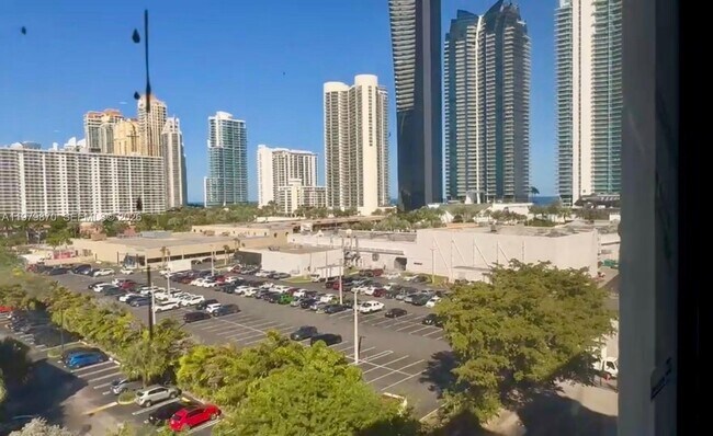 Building Photo - 17021 N Bay Rd