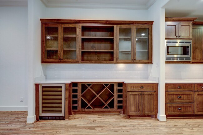 Building Photo - 2409 Morse St