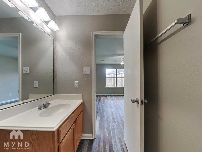 Building Photo - 8014 Arrington Forest Ln