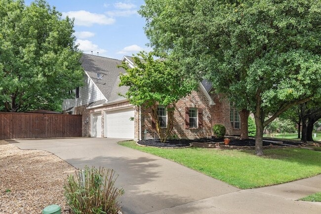 Building Photo - 821 High Willow Dr