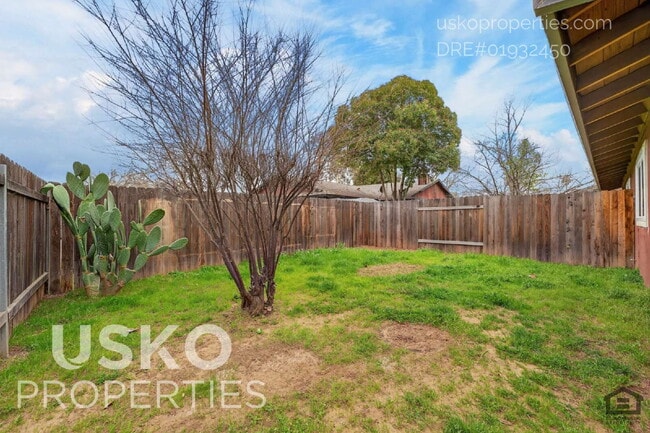 Building Photo - "Charming 2-Bed Duplex in Rancho Cordova – 1,110 Sq Ft of Comfort!"