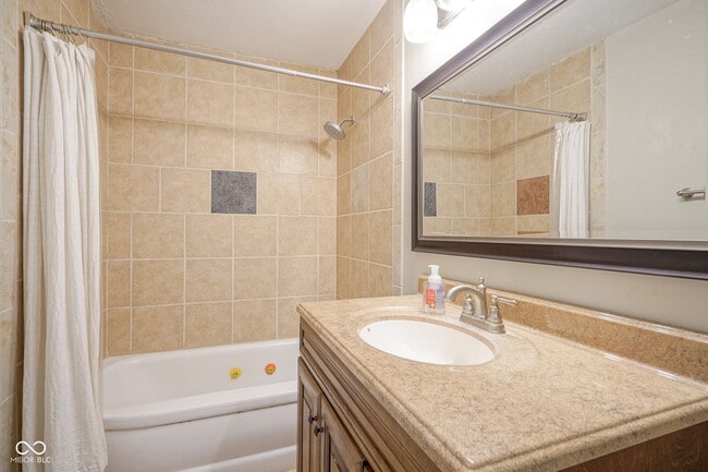 Building Photo - 1005 Chevy Chase Ln