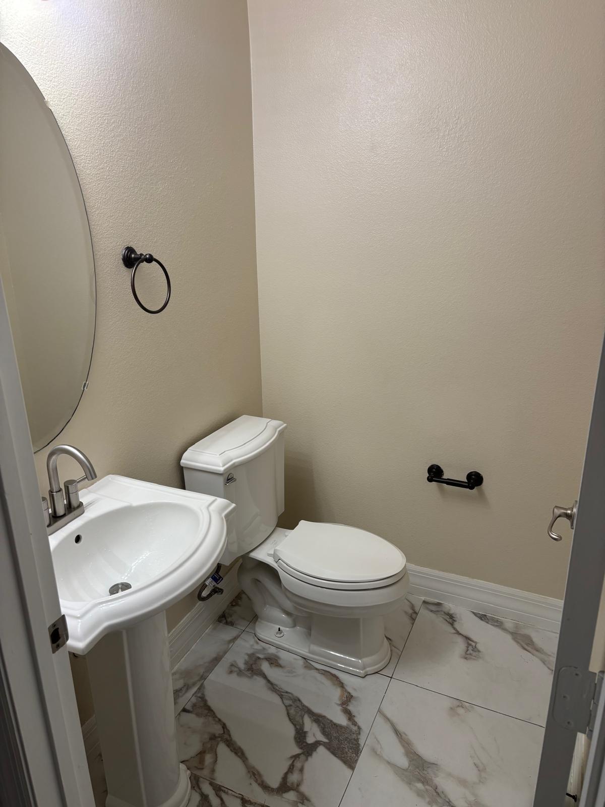 Building Photo - 2504 Aventurine St