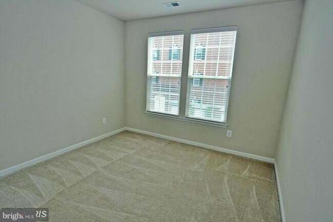 Building Photo - 9549 Hyde Pl