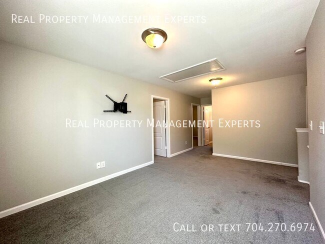 Building Photo - 14221 Lake Crossing Dr