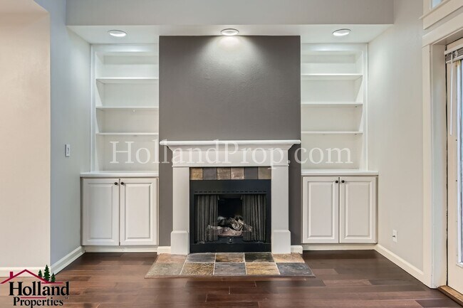 Building Photo - Spacious Home with High Ceilings and Modern Comforts!