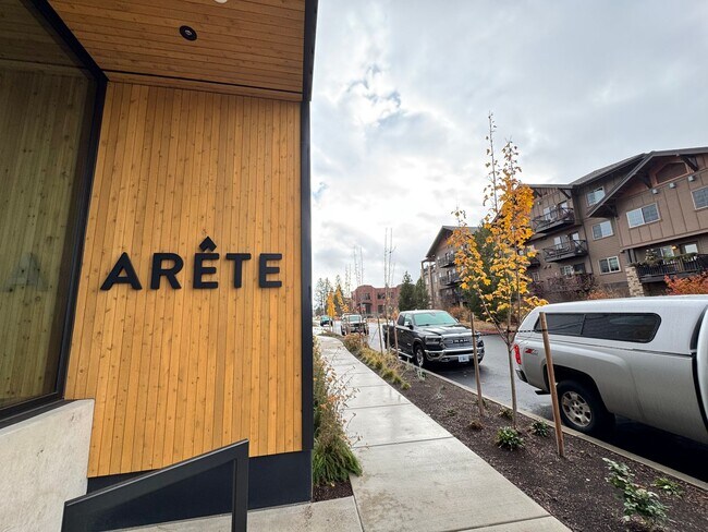 Building Photo - FURNISHED: UTILITIES PAID BY OWNER:  NWX tastefully furnished 1 bed, 1 bath located on the 3rd fl...