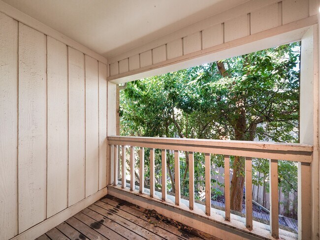 Building Photo - 2056 Augusta Dr