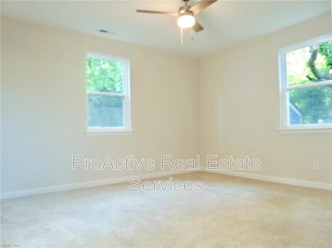 Building Photo - 838 W 48th St